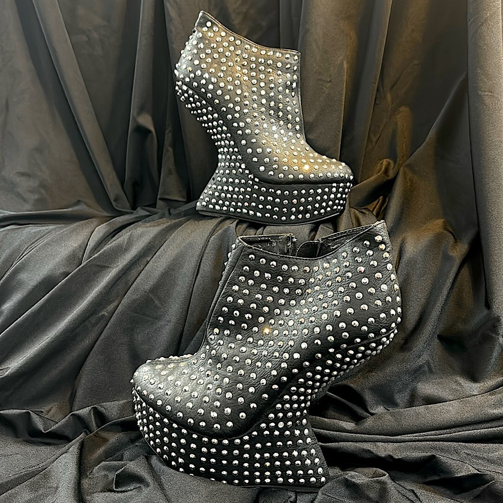VERY Lady Gaga!!